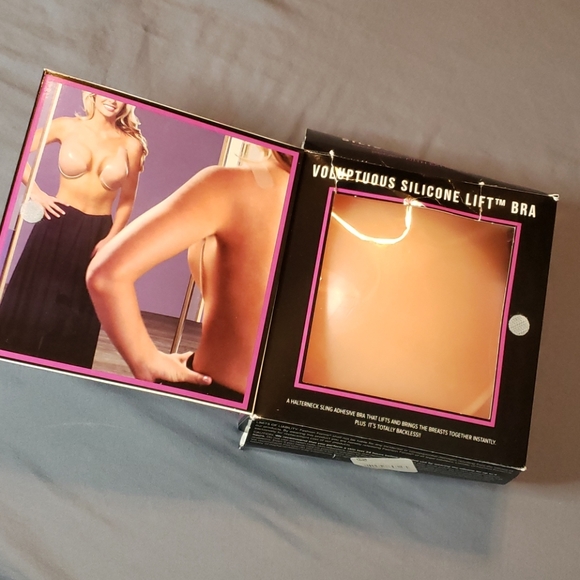 Voluptuous Silicone Lift Bra - Picture 2 of 3